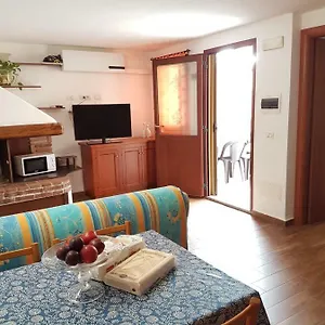  Appartamento La Casa Di Davide Seminterrato Con Finestre Italia